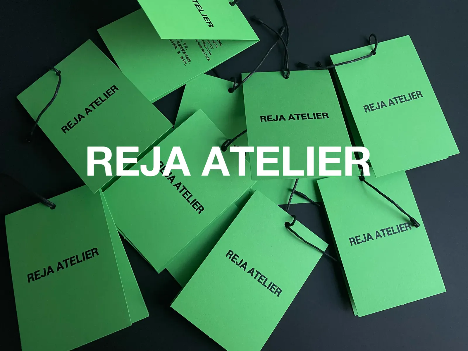 荧光绿色 REJA ATELIER 品牌吊牌